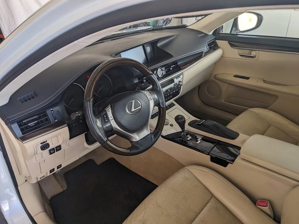 2014 Lexus ES 6th Gen - Image 4 of 14