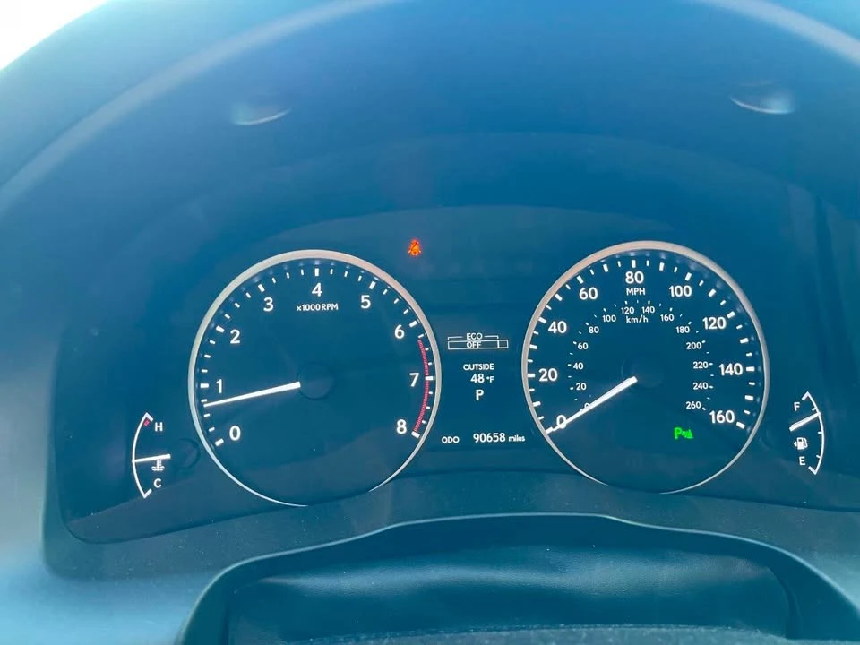2014 Lexus ES 6th Gen - Image 19 of 20