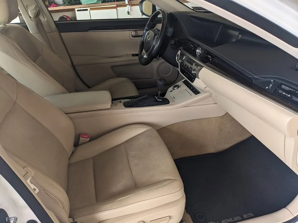 2014 Lexus ES 6th Gen - Image 9 of 14