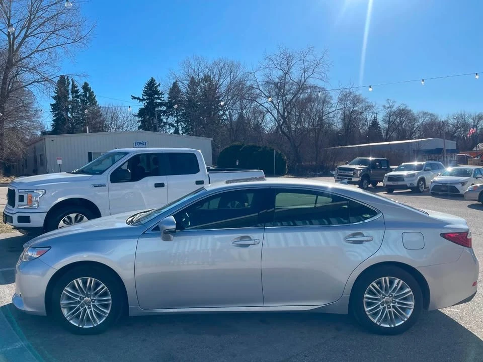 2014 Lexus ES 6th Gen - Image 6 of 20