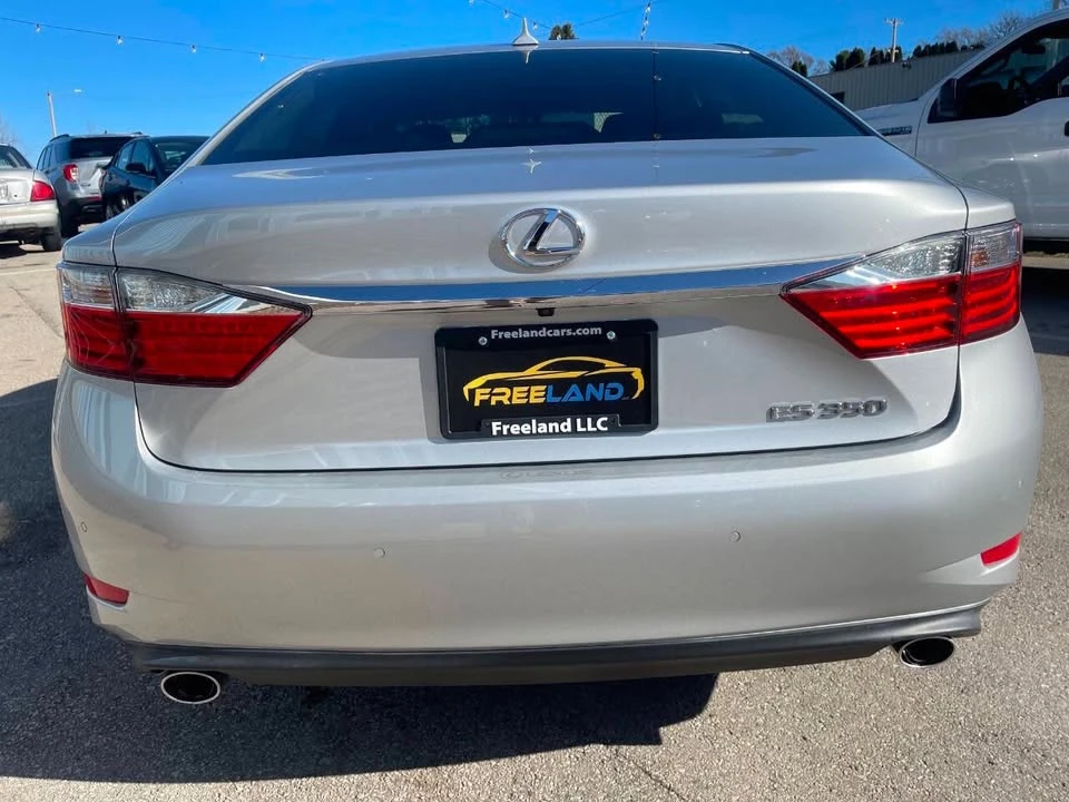 2014 Lexus ES 6th Gen - Image 4 of 20