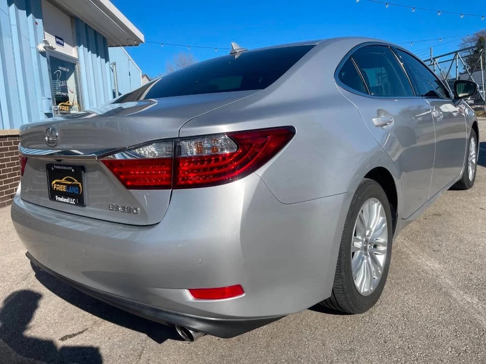 2014 Lexus ES 6th Gen - Image 5 of 20