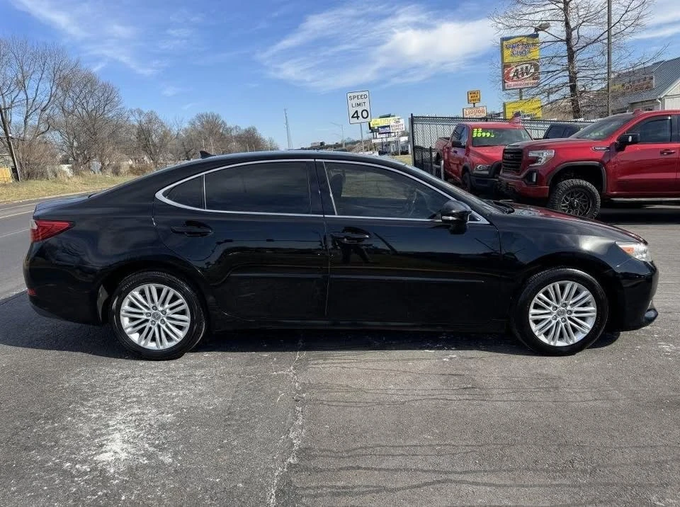 2014 Lexus ES 6th Gen - Image 3 of 20