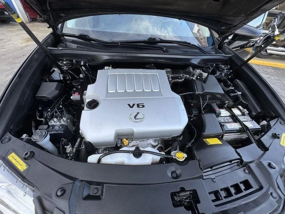 2014 Lexus ES 6th Gen - Image 16 of 20