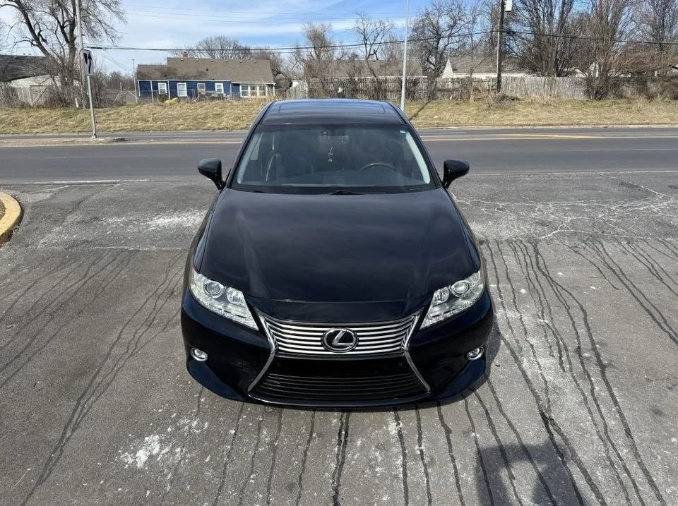 2014 Lexus ES 6th Gen - Image 9 of 20