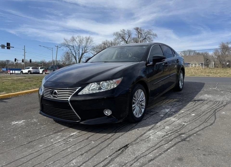 2014 Lexus ES 6th Gen - Image 12 of 20