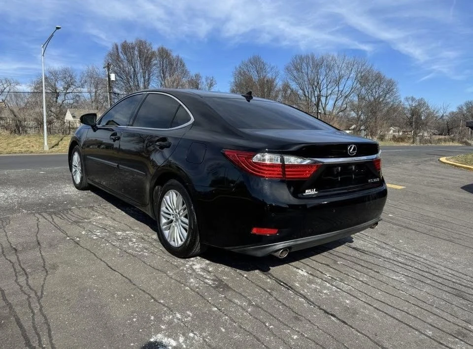 2014 Lexus ES 6th Gen - Image 7 of 20
