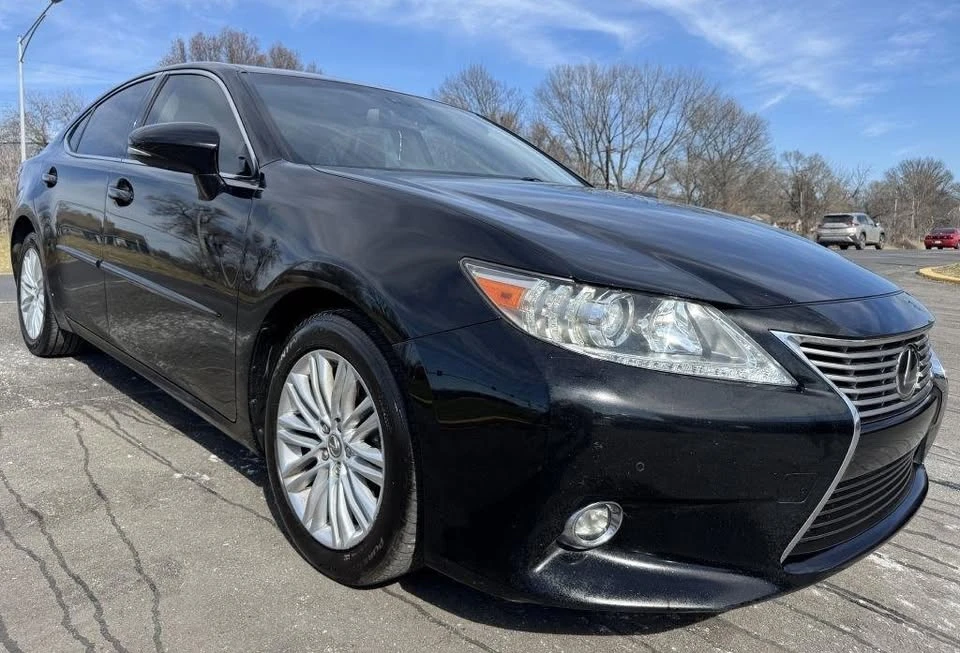 2014 Lexus ES 6th Gen - Image 2 of 20
