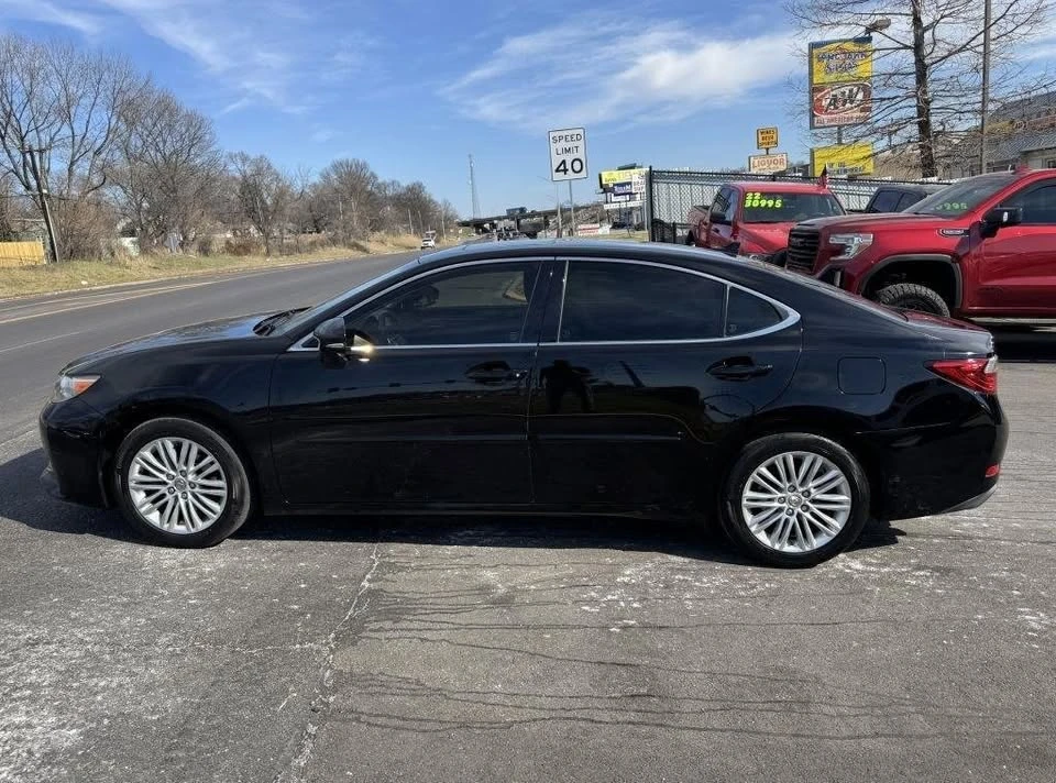 2014 Lexus ES 6th Gen - Image 8 of 20