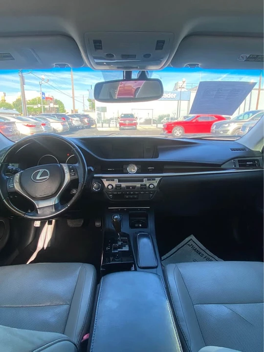 2014 Lexus ES 6th Gen - Image 5 of 7