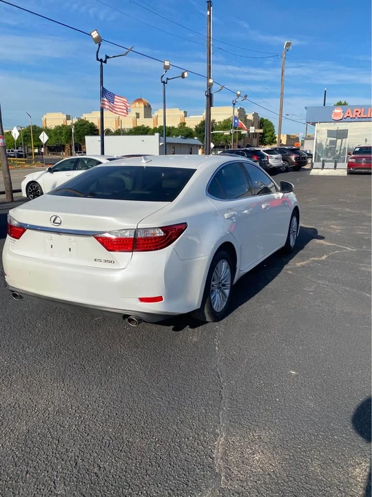 2014 Lexus ES 6th Gen - Image 3 of 7