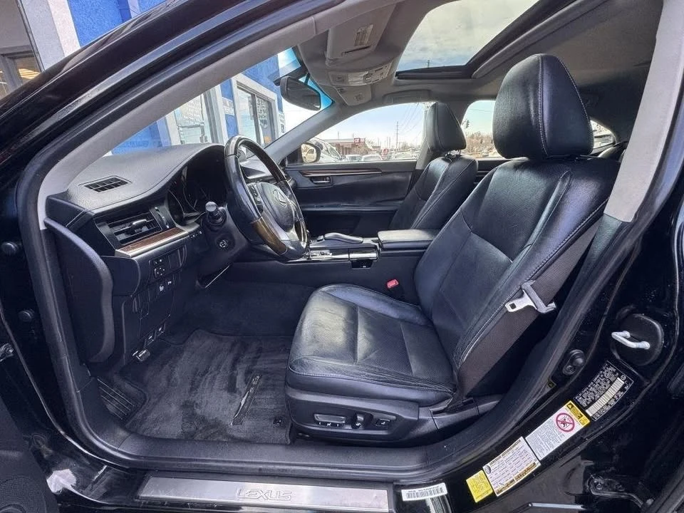 2014 Lexus ES 6th Gen - Image 17 of 20