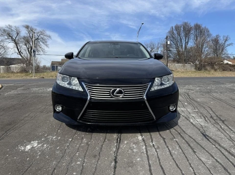 2014 Lexus ES 6th Gen - Image 10 of 20