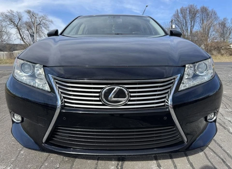 2014 Lexus ES 6th Gen - Image 11 of 20