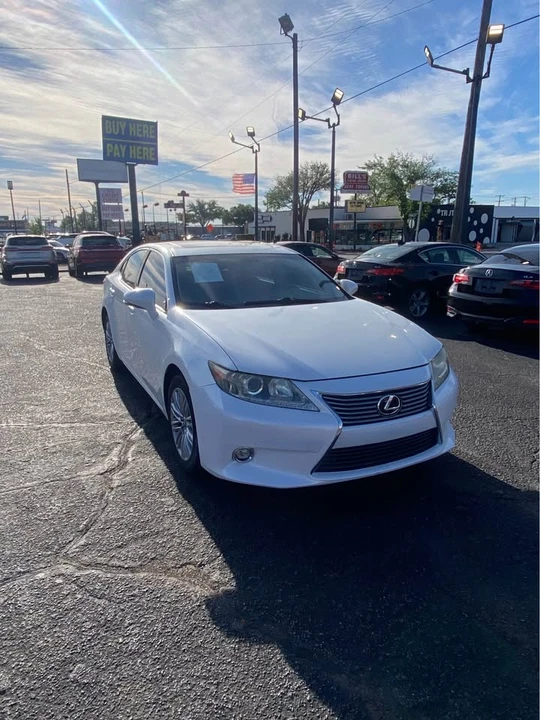 2014 Lexus ES 6th Gen - Image 2 of 7
