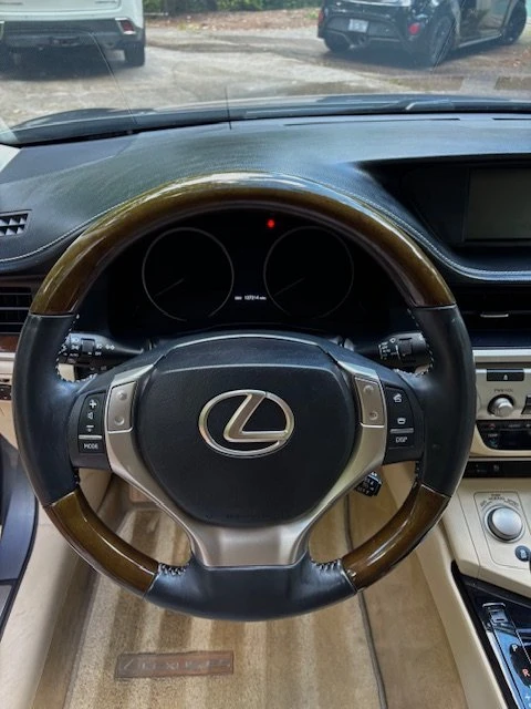2014 Lexus ES 6th Gen - Image 8 of 14