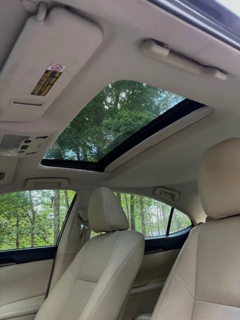 2014 Lexus ES 6th Gen - Image 11 of 14