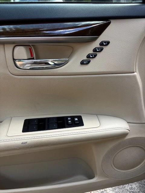 2014 Lexus ES 6th Gen - Image 14 of 14