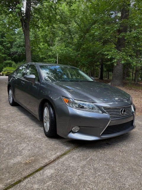 2014 Lexus ES 6th Gen - Image 5 of 14