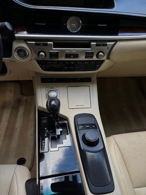 2014 Lexus ES 6th Gen - Image 2 of 14