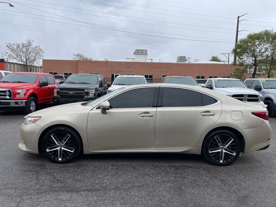 2014 Lexus ES 6th Gen - Image 6 of 20