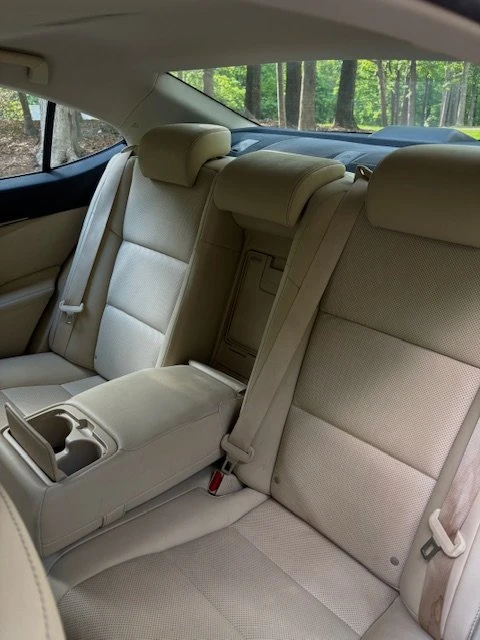 2014 Lexus ES 6th Gen - Image 6 of 14