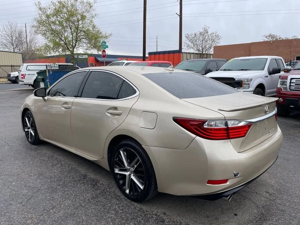 2014 Lexus ES 6th Gen - Image 7 of 20