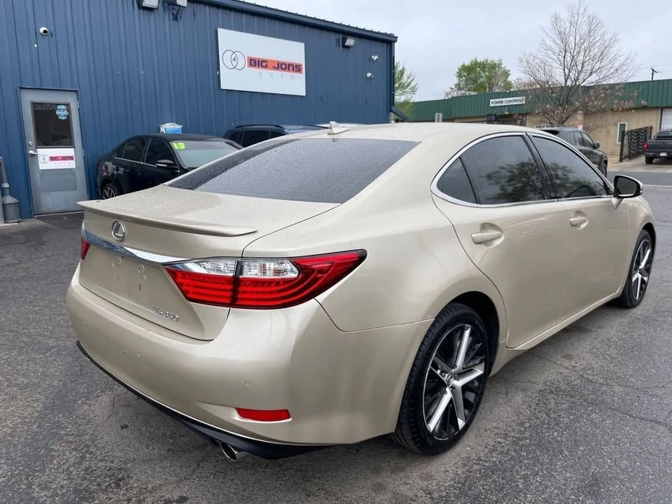 2014 Lexus ES 6th Gen - Image 13 of 20