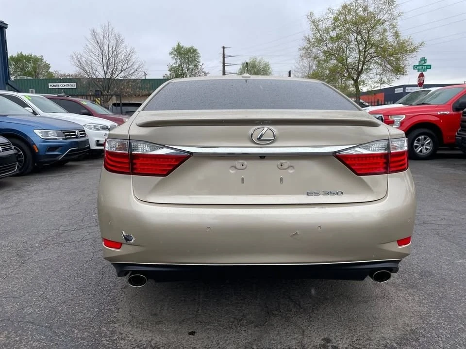 2014 Lexus ES 6th Gen - Image 8 of 20