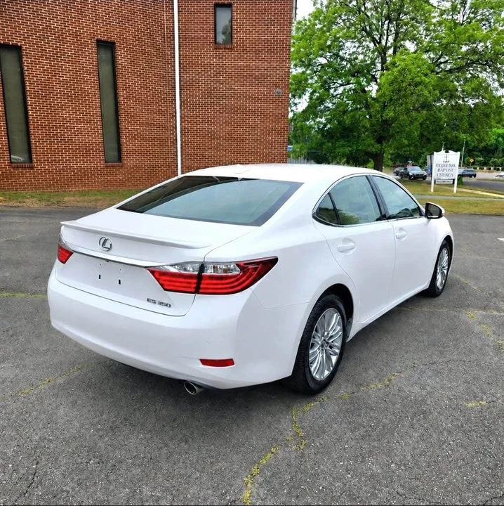 2014 Lexus ES 6th Gen - Image 5 of 20