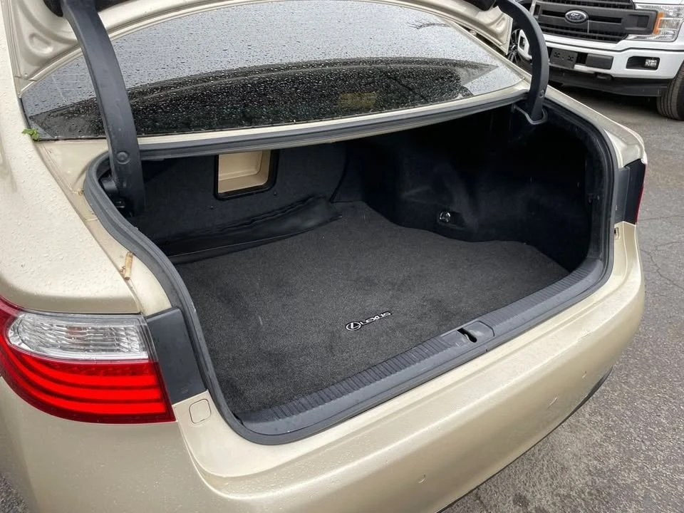 2014 Lexus ES 6th Gen - Image 11 of 20