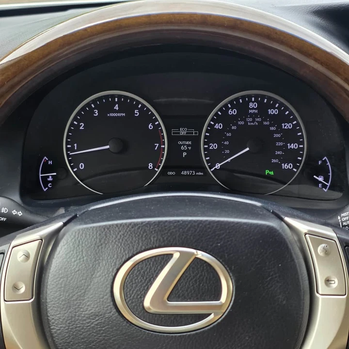 2014 Lexus ES 6th Gen - Image 11 of 20