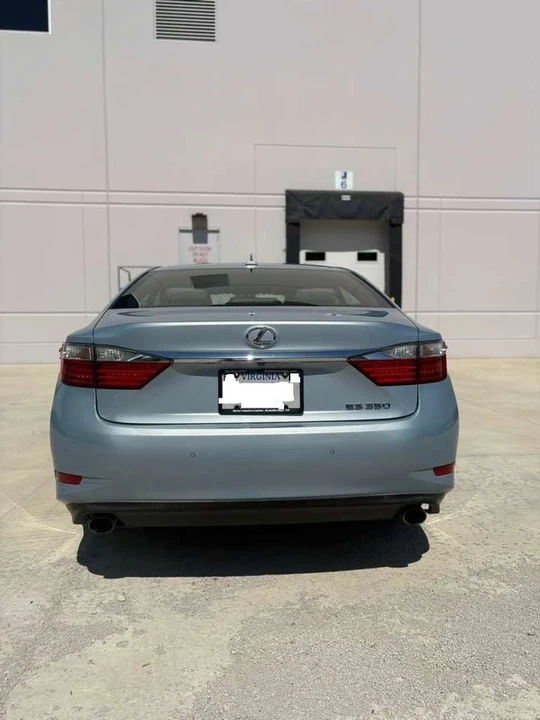 2014 Lexus ES 6th Gen - Image 16 of 18