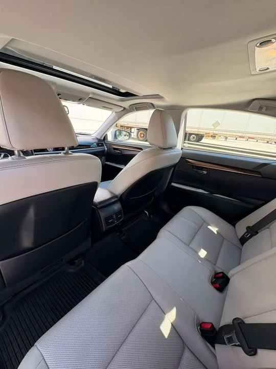 2014 Lexus ES 6th Gen - Image 13 of 18