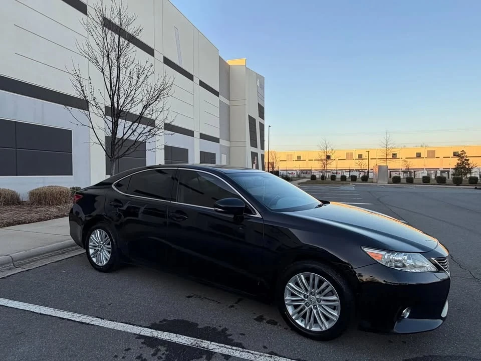 2014 Lexus ES 6th Gen - Image 12 of 20