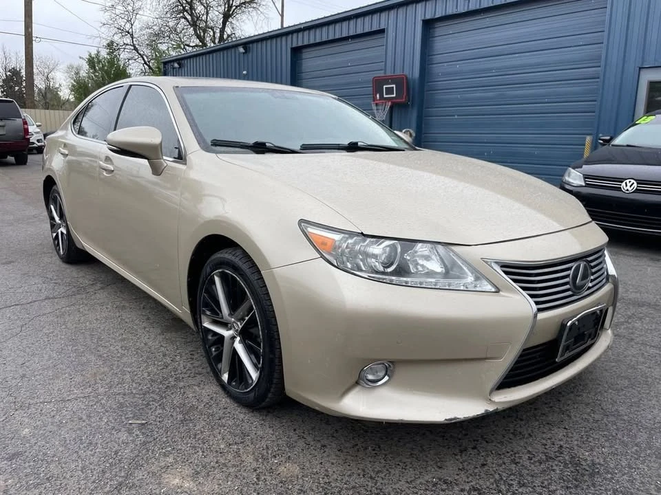 2014 Lexus ES 6th Gen - Image 2 of 20