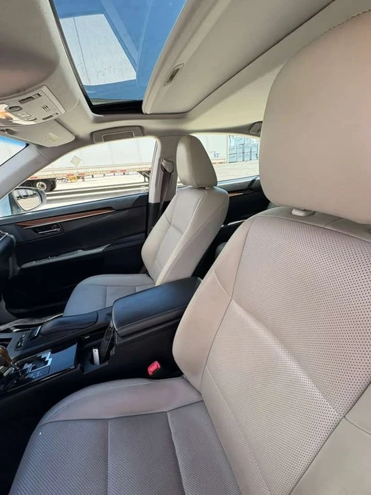 2014 Lexus ES 6th Gen - Image 7 of 18