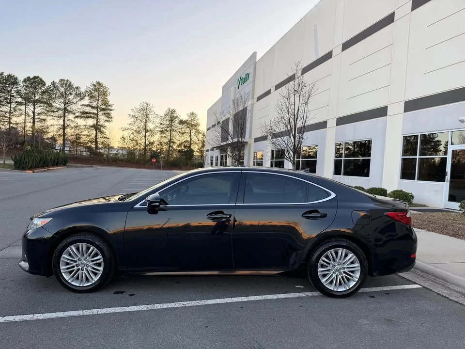 2014 Lexus ES 6th Gen - Image 8 of 20