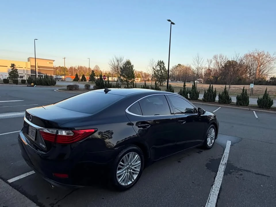 2014 Lexus ES 6th Gen - Image 14 of 20