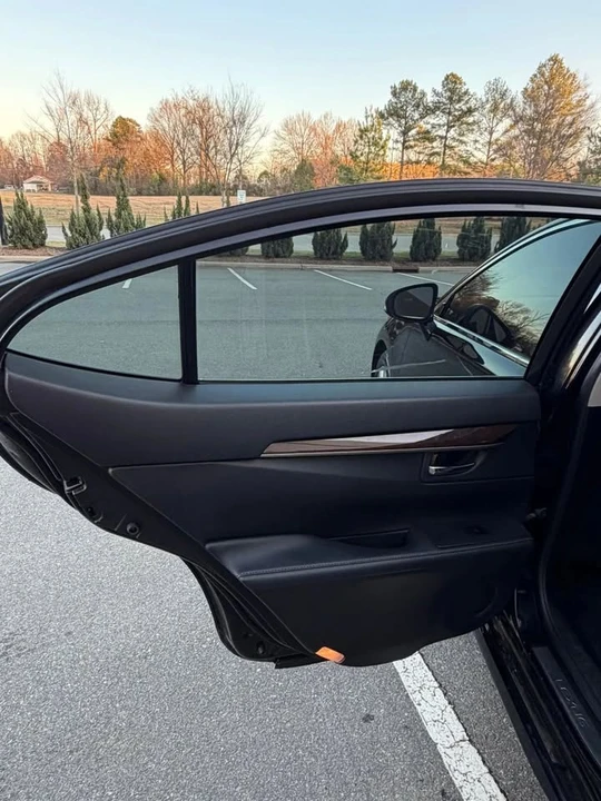 2014 Lexus ES 6th Gen - Image 16 of 20