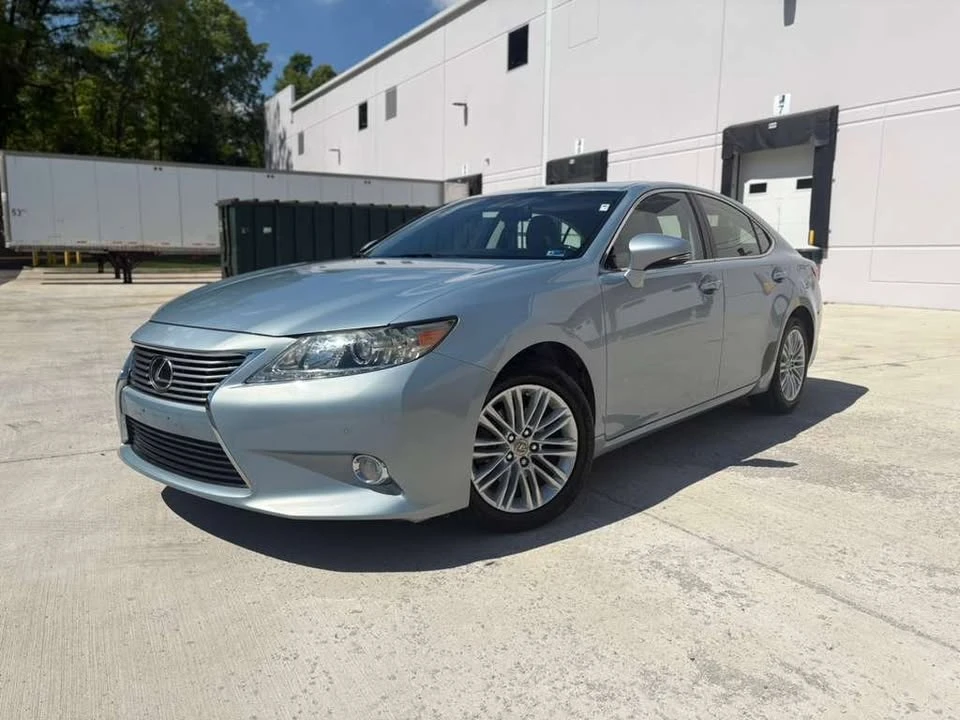 2014 Lexus ES 6th Gen - Image 3 of 18