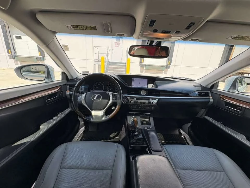 2014 Lexus ES 6th Gen - Image 10 of 18