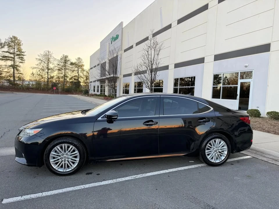 2014 Lexus ES 6th Gen - Image 4 of 20