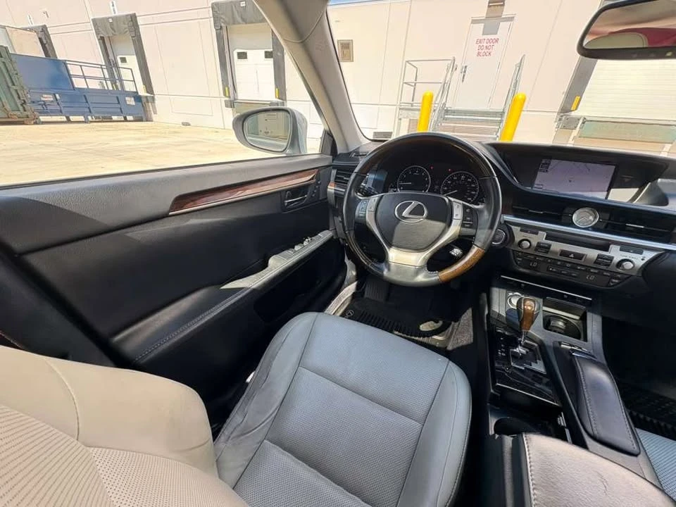 2014 Lexus ES 6th Gen - Image 8 of 18