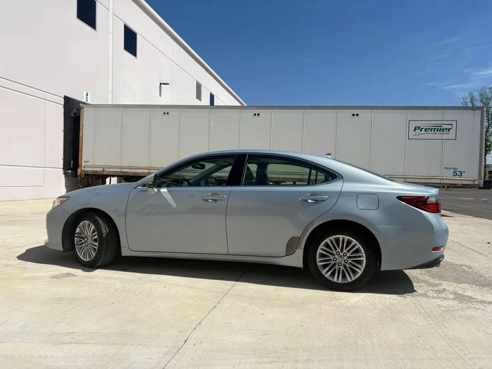 2014 Lexus ES 6th Gen - Image 18 of 18