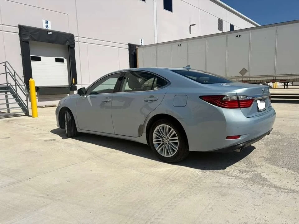 2014 Lexus ES 6th Gen - Image 2 of 18
