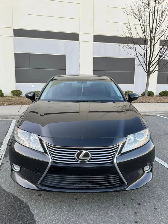 2014 Lexus ES 6th Gen - Image 3 of 20