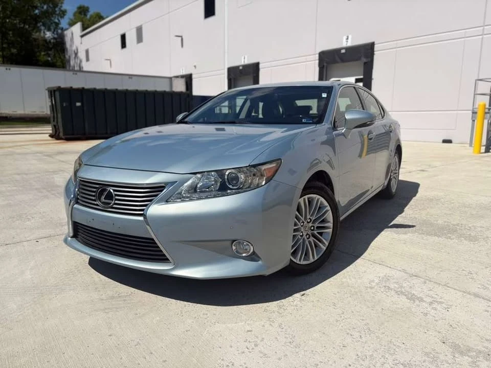 2014 Lexus ES 6th Gen - Image 15 of 18