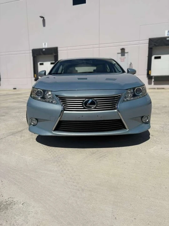 2014 Lexus ES 6th Gen - Image 5 of 18