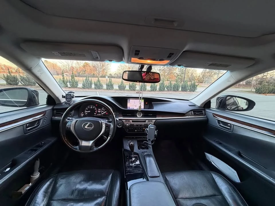 2014 Lexus ES 6th Gen - Image 20 of 20